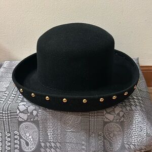 Black studded wool hat Lite Felt